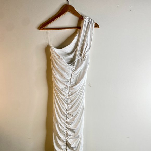 Fashion Nova White Ruched Dress Size 2X - Picture 2 of 3